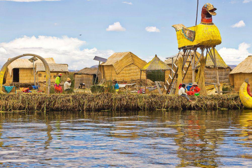 ilustrasi situasi di Puno, kota kecil di tepi Danau Titicaca sisi Peru (unsplash.com/Jeison Higuita)