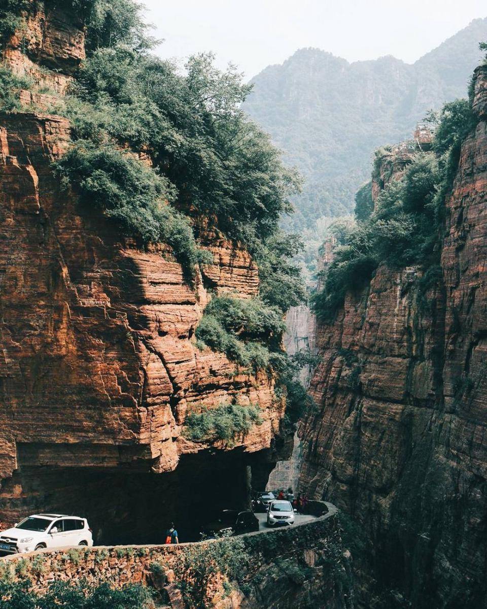 Guoliang Tunnel Road, China (instagram.com/realhumanbeen)