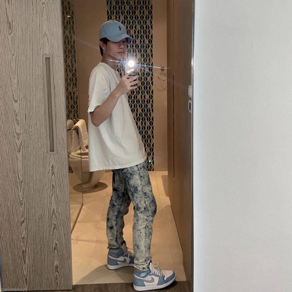 OOTD dengan topi ala Prom Ratchaphat ( instagram.com/anotherboytj)