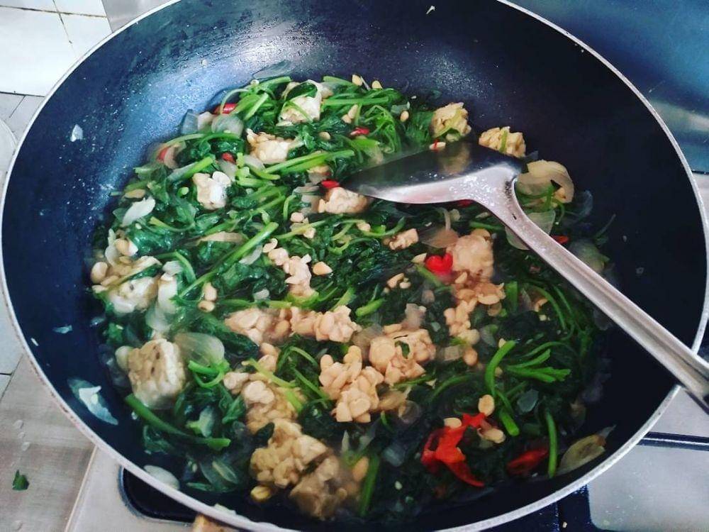 Ilustrasi tumis bayam tempe pedas (instagram.com/zahbahaldurra)