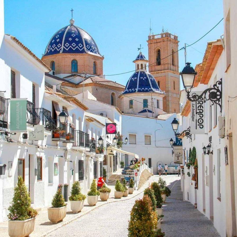 Desa Altea di Spanyol (instagram.com/espana_es_fascinante)