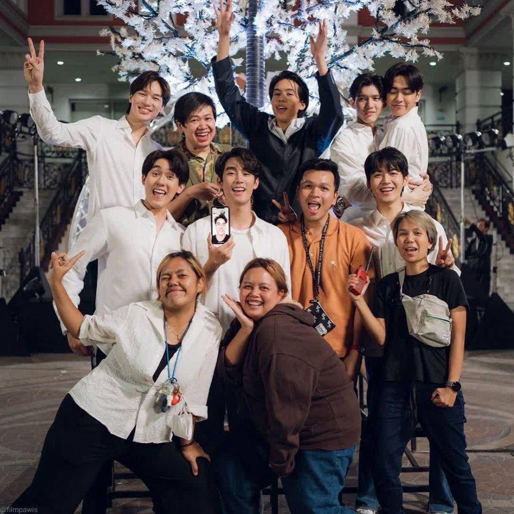 para pemain dan kru series Enchanté (instagram.com/filmpawis)