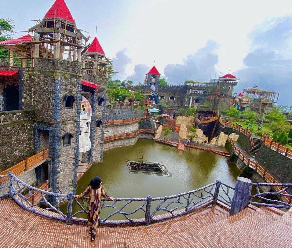 The Lost World Castle (instagram.com/hobitravelingofficial)