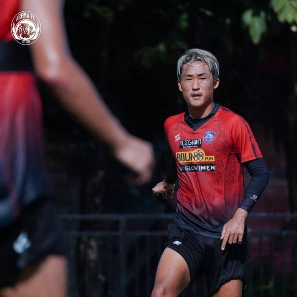 Renshi Yamaguchi sudah kembali berlatih normal. Instagram/aremafcofficial