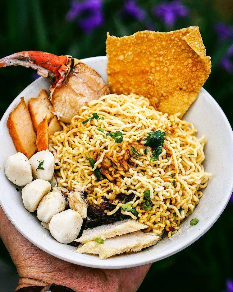 potret bakmi kepiting di Bakmi Kepiting Oukie Sibu (www.instagram.com/foodventurer_)