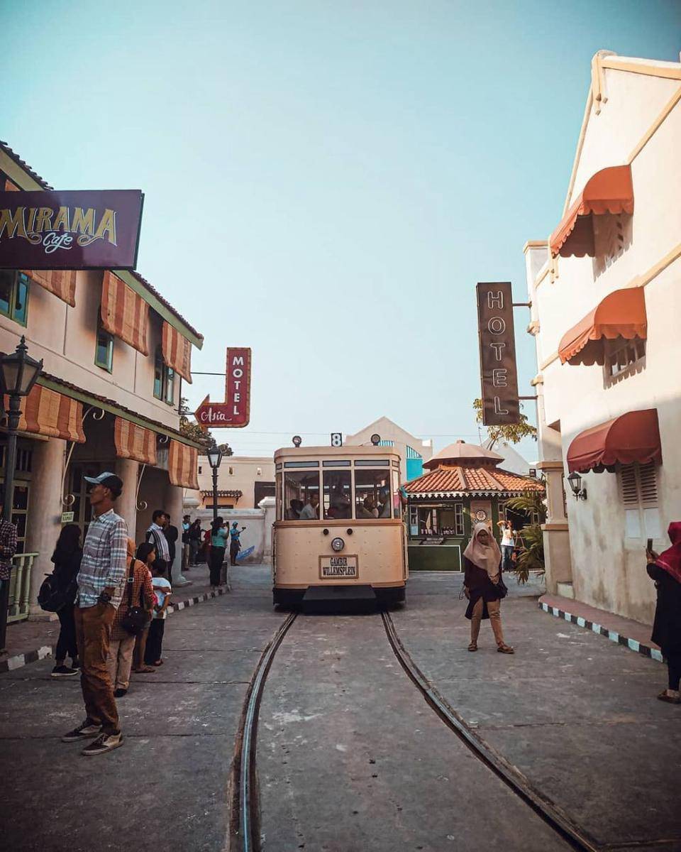 Studio Alam Gamplong (instagram.com/dodocantropus)