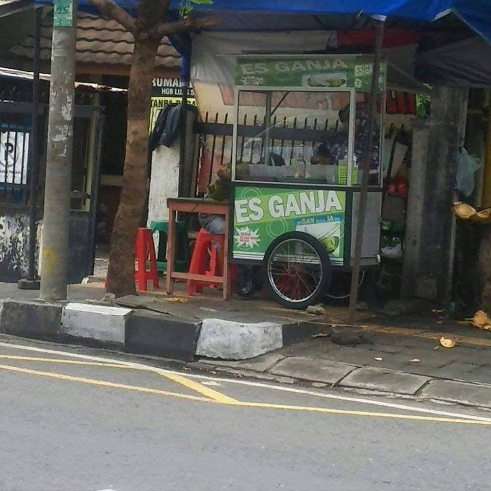 potret kocak penjual dari jauh (twitter.com/txtdarioffstore)