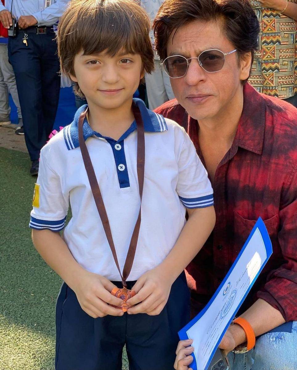 Shah Rukh Khan dan Abram Khan (instagram.com/iamsrk)
