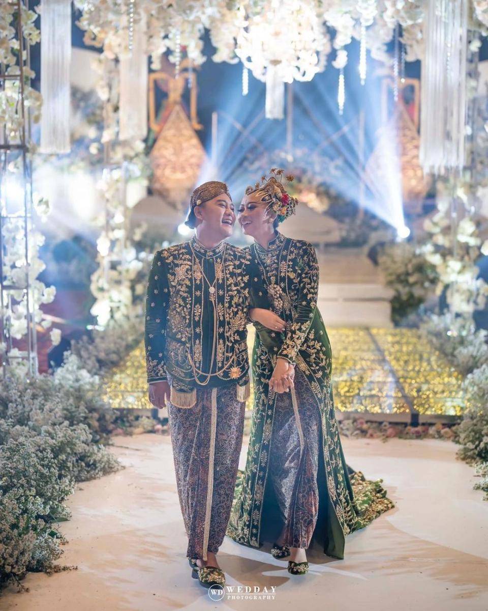 Kebaya Hemas Nura (instagram.com/delmoraattire)