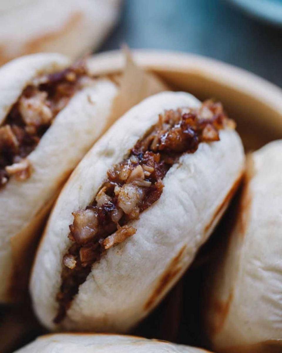 rou jia mo (instagram.com/chinasichuanfood)