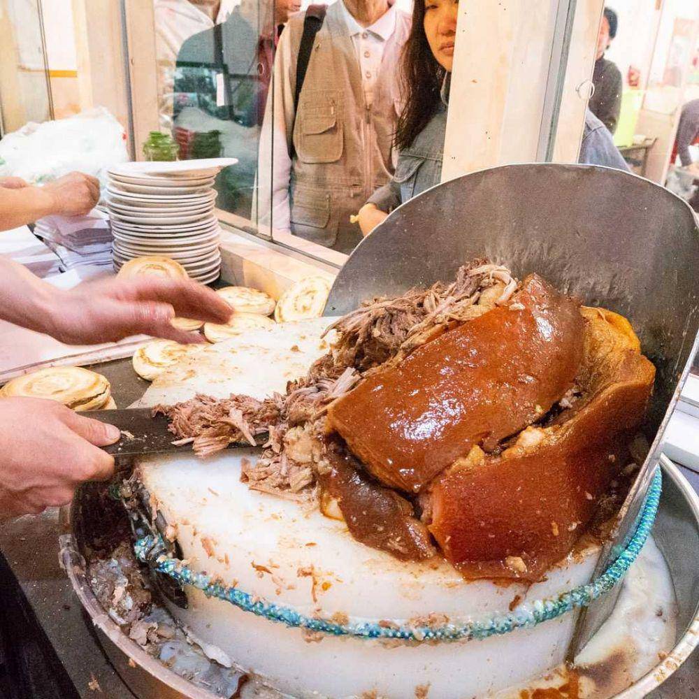 penyajian rou jia mo (instagram.com/thefoodranger)