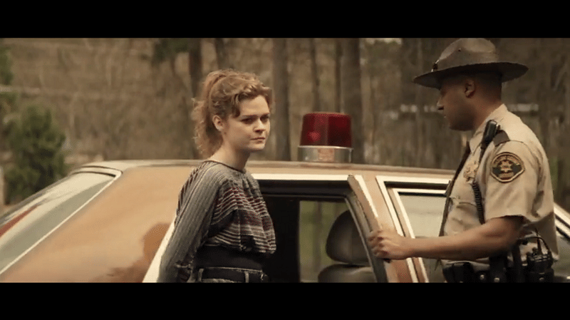 Ibu Clint Barton ditangkap pihak berwajib. (Dok. Marvel Studio/Hawkeye)