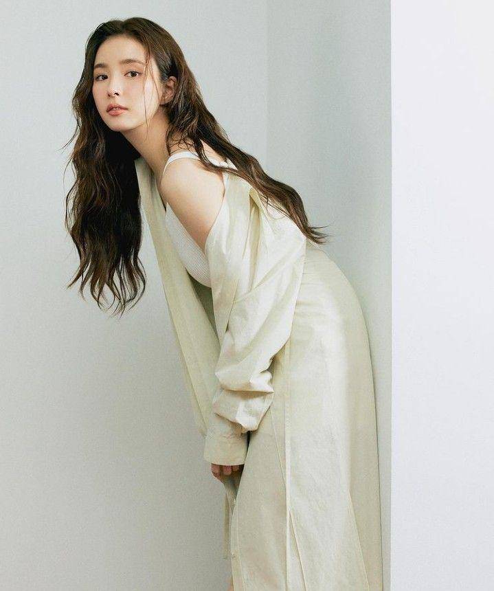 Shin Se Kyung (instagram.com/sjkuksee)