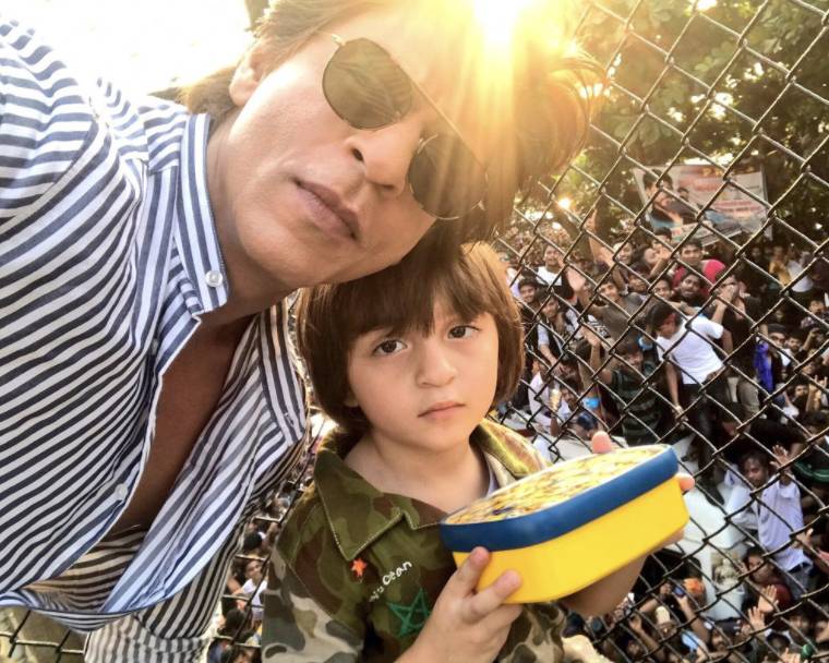 Shah Rukh Khan dan Abram Khan (instagram.com/iamsrk)
