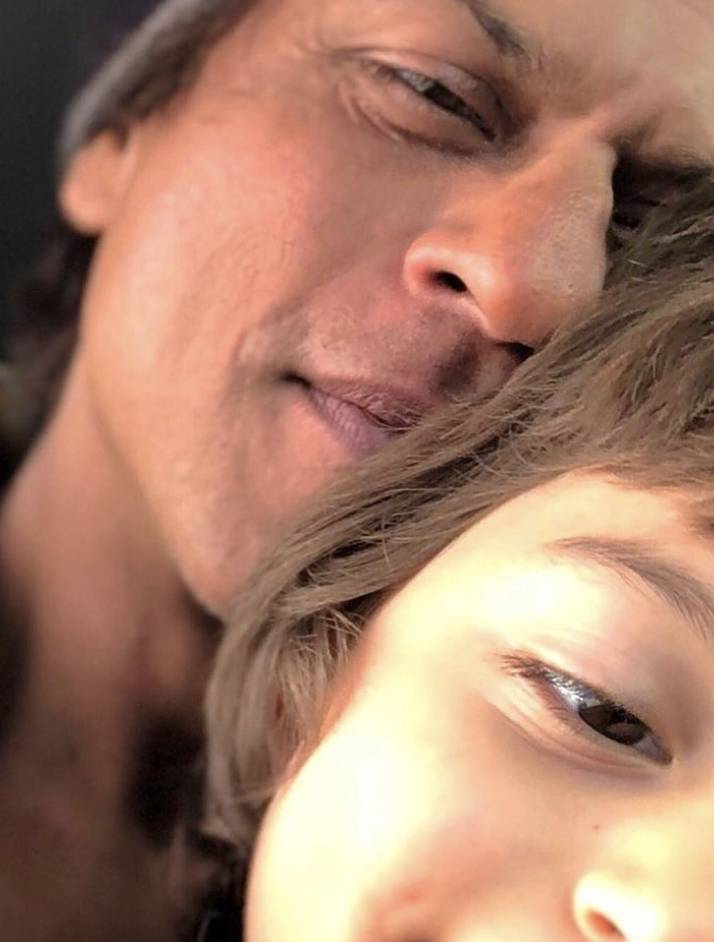 Shah Rukh Khan dan Abram Khan (instagram.com/iamsrk)