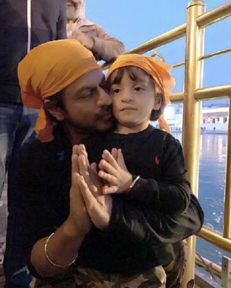 Shah Rukh Khan dan Abram Khan (instagram.com/iamsrk)