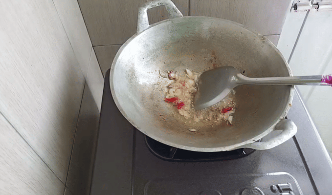 Ilustrasi menumis bumbu (youtube.com/riazi)