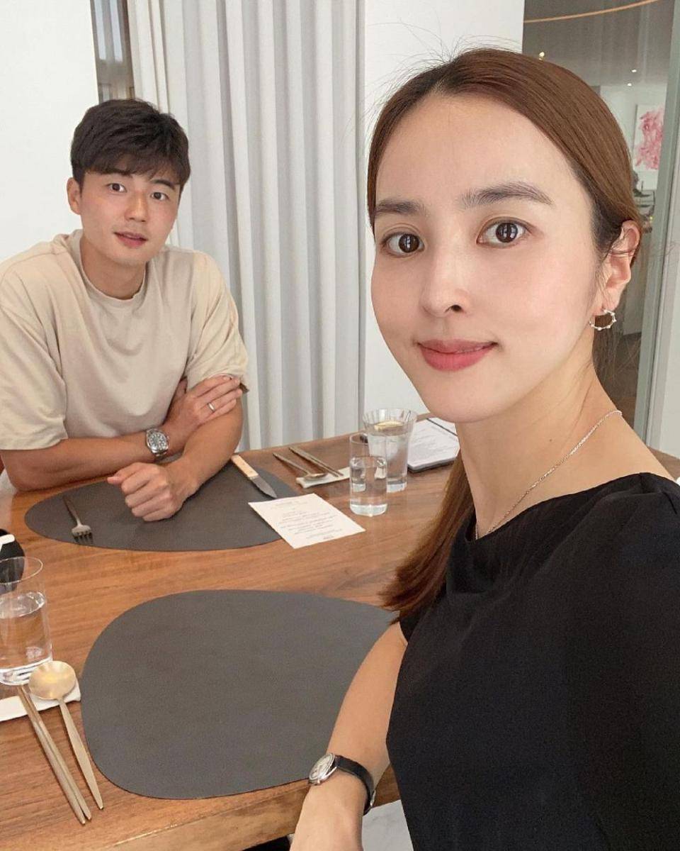 pasangan asli artis Korea yang perempuannya lebih tua (instagram.com/underhiswings2016)