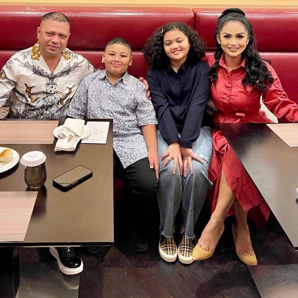 potret keluarga Krisdayanti (instagram.com/krisdayantilemos)