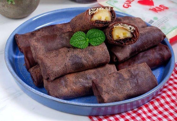 Resep Dadar Gulung Pisang Cokelat, Manisnya Gak Bikin Enek