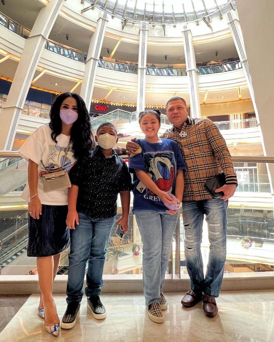 potret keluarga Krisdayanti (instagram.com/krisdayantilemos)