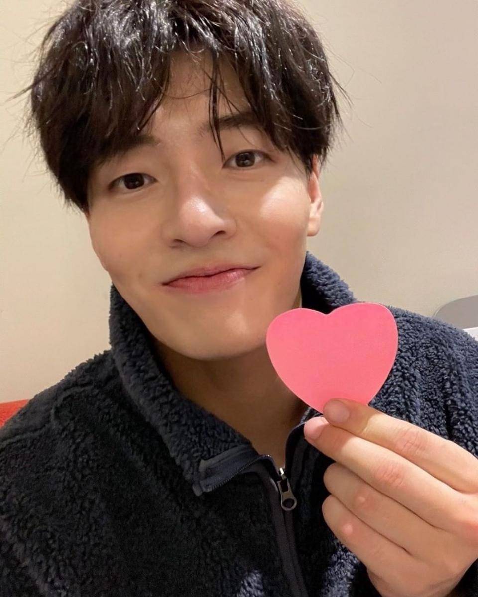 Kang Ha Neul (instagram.com/th_company_official)