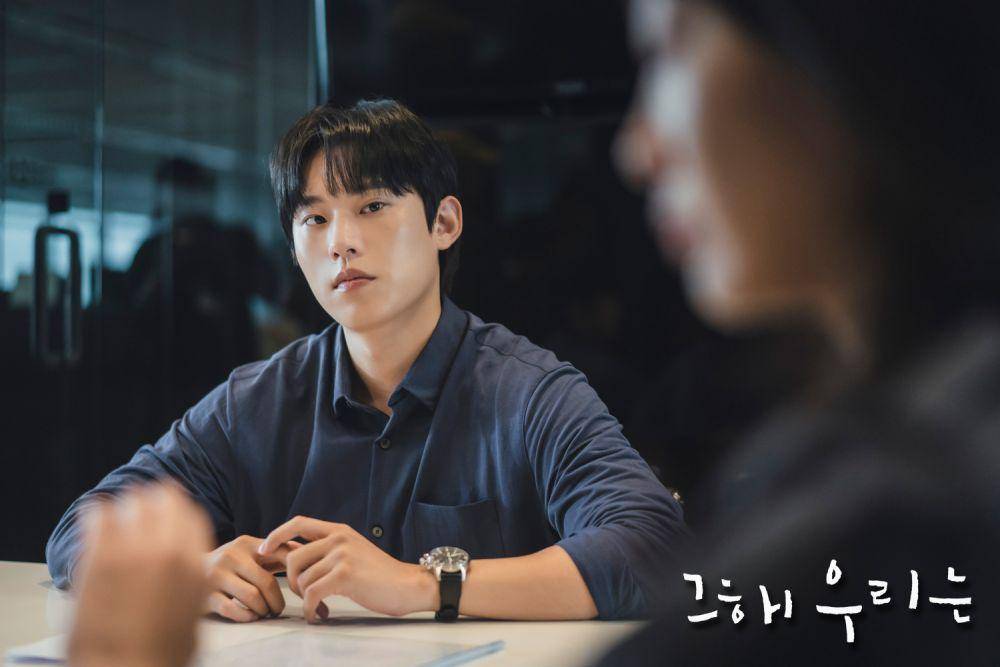 potret Kim Sung Cheol sebagai Kim Ji Ung dalam KDrama Our Beloved Summer (dok. SBS/Our Beloved Summer)