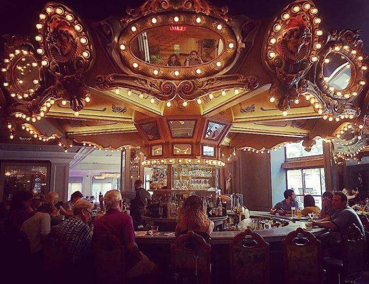 Carousel Piano Bar and Lounge (instagram.com/paleseptemberr)
