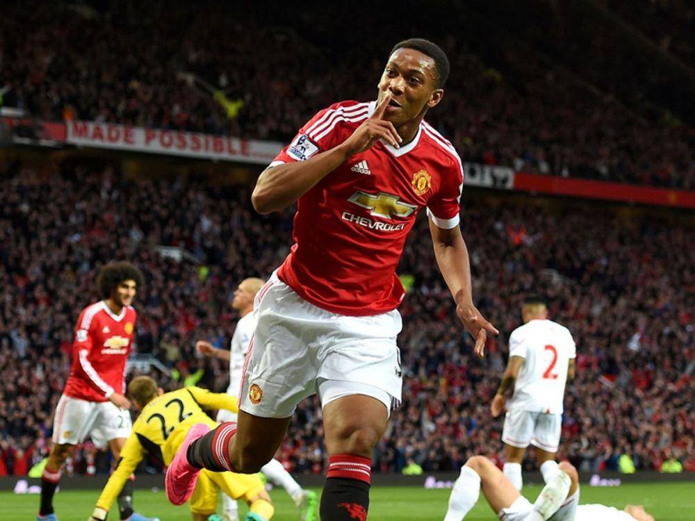 Anthony Martial merayakan gol pada laga debut bersama MU (skysports.com)