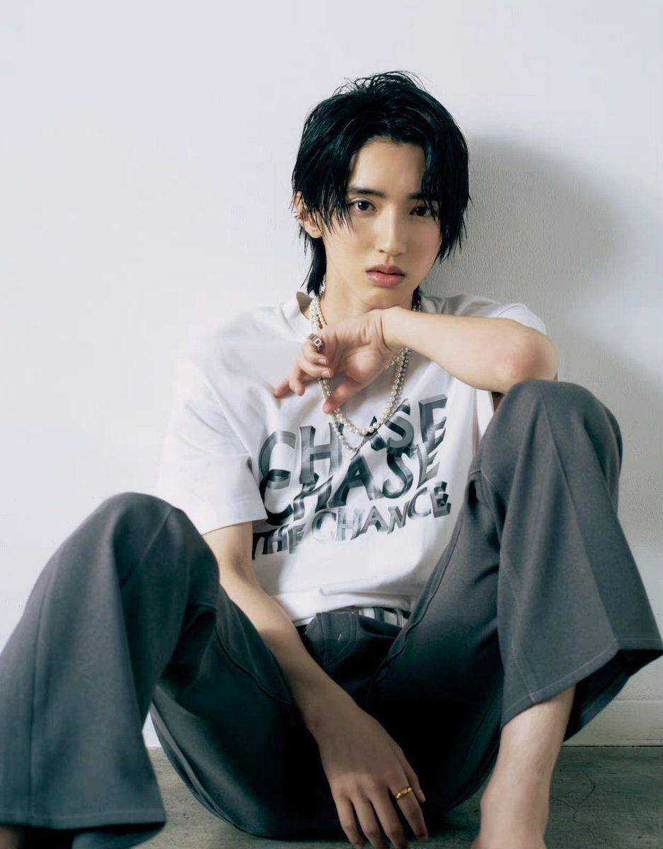 Gaya busana Shunsuke Michieda (twitter.com/hourlymicchi)