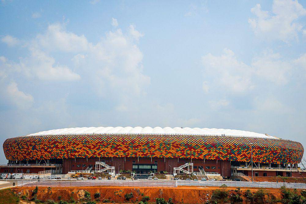 Tampak luar Stadion Olembe di Yaounde, Kamerun. (twitter.com/brfootball)