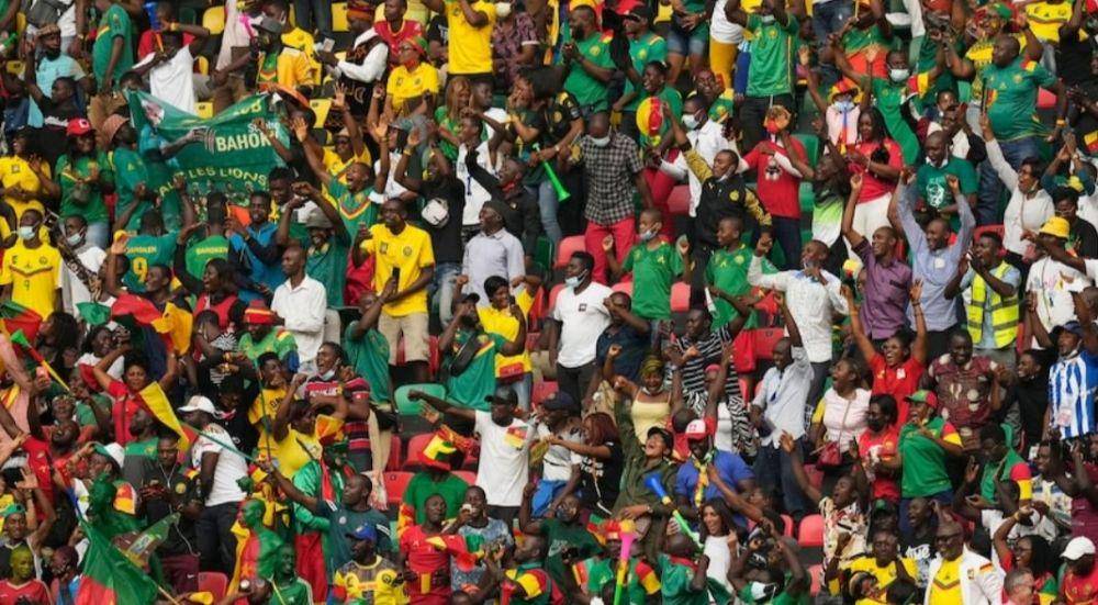 Suporter Kamerun di Stadion Olembe, Yaounde. (twitter.com/CarolRadull)