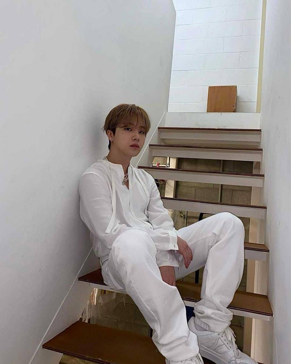 Jinhwan iKON (instagram.com/gnani_____)