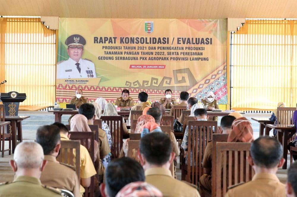 Pemerintah Provinsi (Pemprov) Lampung memberikan catatkan khusus kepada empat kabupaten, saat membuka Rapat Konsolidasi/Evaluasi Produksi Tanaman Pangan Tahun 2021.(IDN Times/Istimewa)