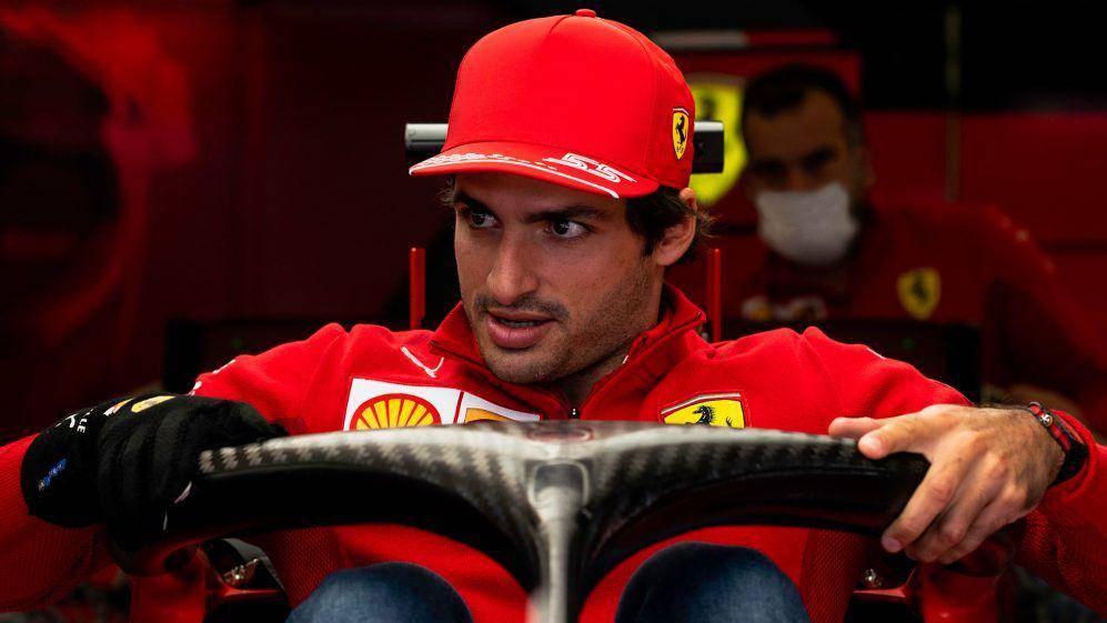 pembalap Ferrari Carlos Sainz (formula1.com)