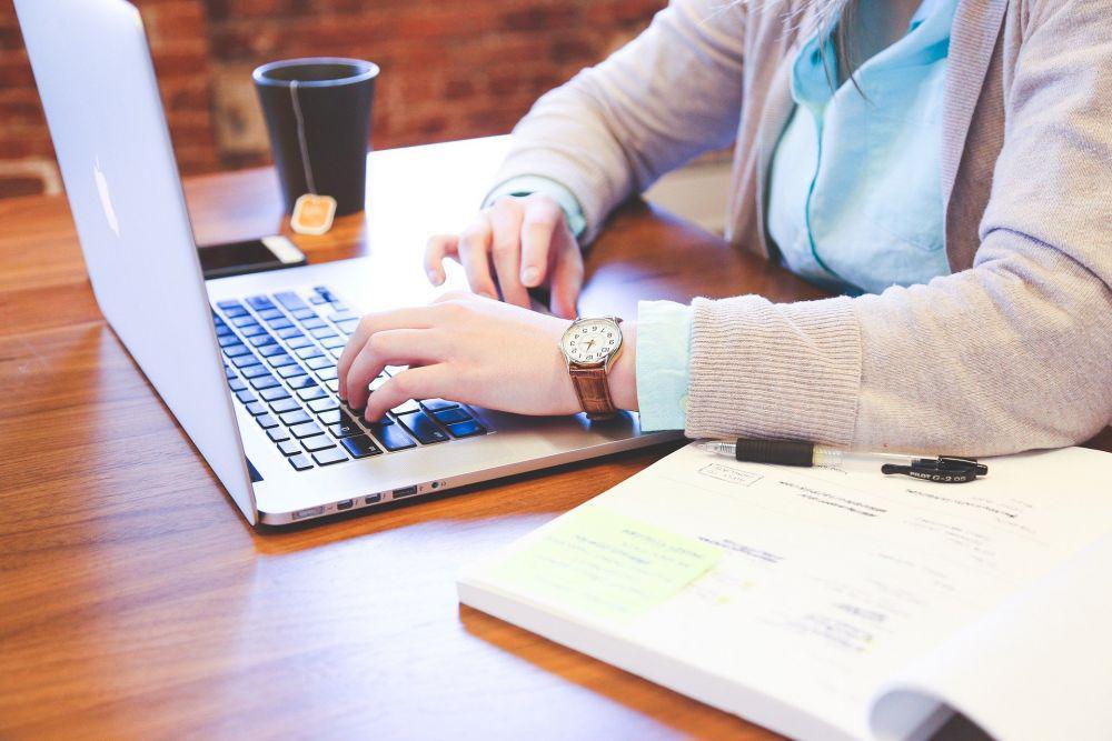 5 Kebiasaan yang Harus Dihindari Agar Laptop Tetap Awet