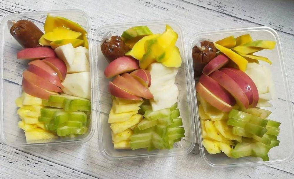 rujak buah (instagram.com/dapuronlinesidoarjo)