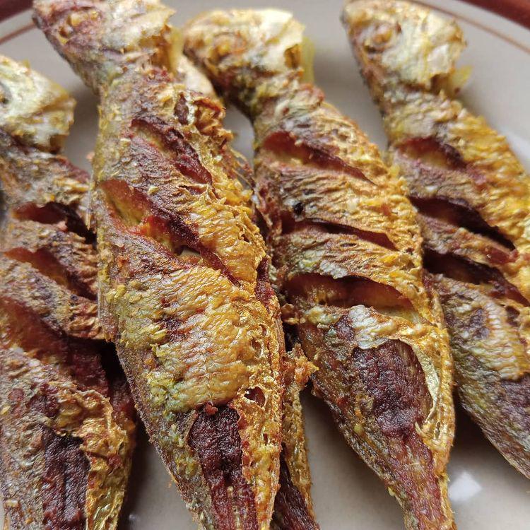 ikan goreng (instagram.com/mekani.ftf)