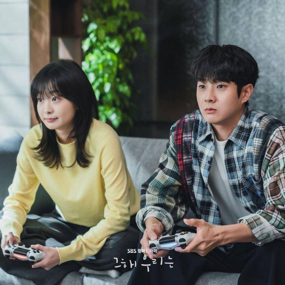 Choi Woo Shik dan Kim Da Mi dalam drama Korea Our Beloved Summer (instagram.com/sbsdrama.official)