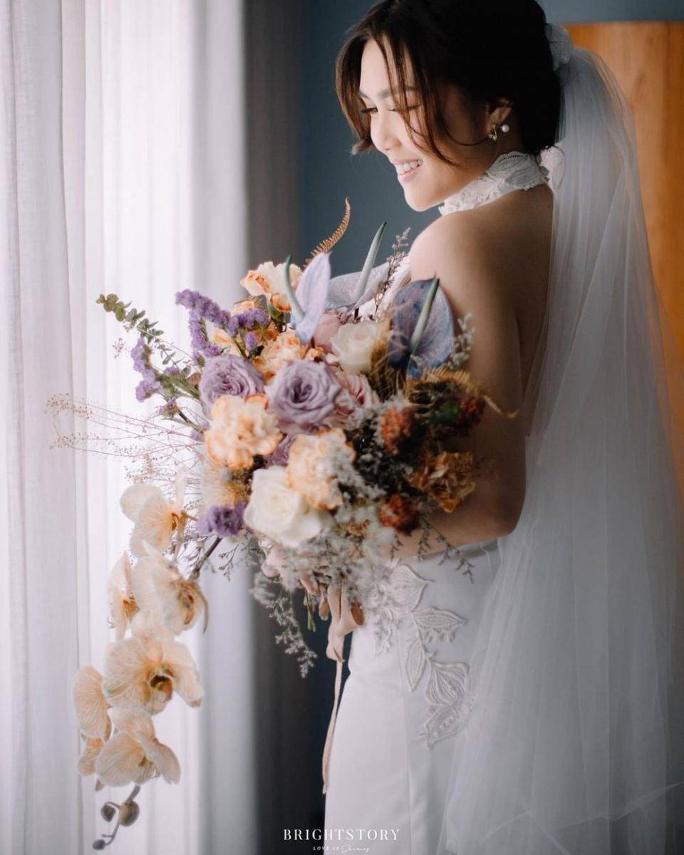 Busana dan Makeup Pernikahan Cindy Maria dan Marcello Tahitoe. (instagram.com/thebrightstory)