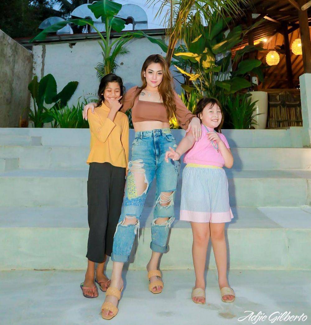 potret Celine Evangelista dan kedua putrinya (Adjie Gilberto via instagram.com/celine_evangelista)