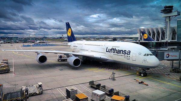 Pesawat maskapai Lufthansa. (Pixabay.com/code83)