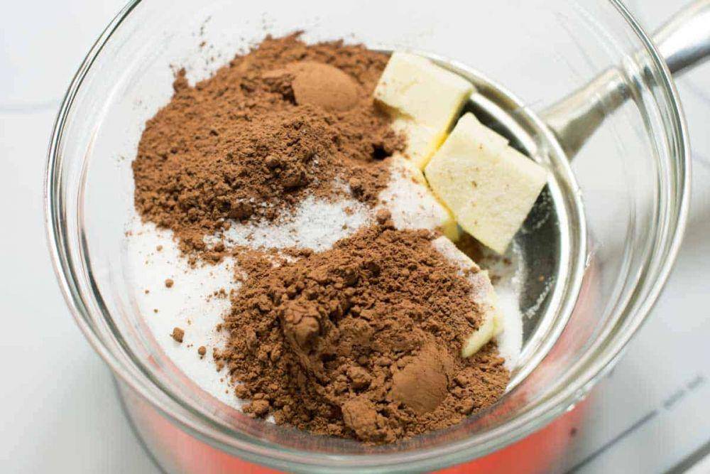 ilustrasi membuat chocolate crumble (.inspiredtaste.net)