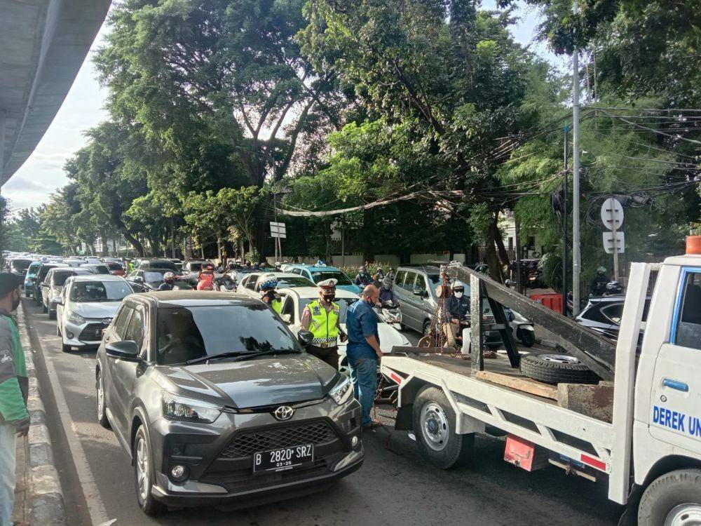 Kecelakaan di Jalan Prapanca Raya Jakarta Selatan. (twitter.com/TMCPoldaMetro)