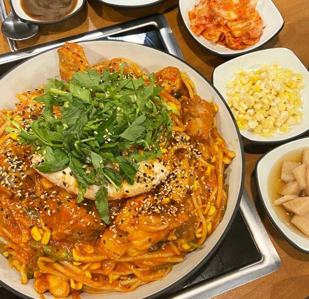 agujjim (instagram.com/happy._.ys_)