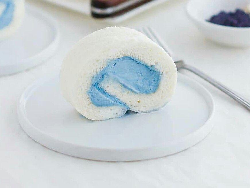 Resep Bolu Gulung Bunga Telang, Tekstur Lembut di Setiap Gigitan!