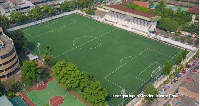 Anies Baswedan saat menjelaskan lima lapangan bola di Jakarta berstandar FIFA. (youtube.com/AniesBaswedan)