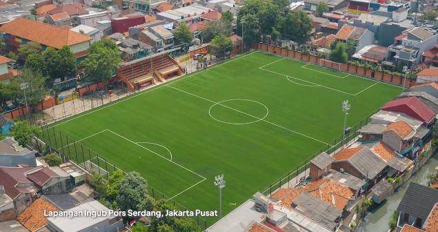 Anies Baswedan saat menjelaskan lima lapangan bola di Jakarta berstandar FIFA. (youtube.com/AniesBaswedan)