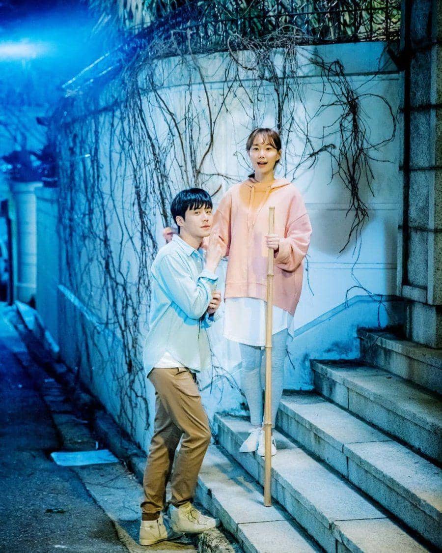 Kim Seon Ho dan Lee Yoo Young di You Drive Me Crazy (dok. MBC/You Drive Me Crazy)
