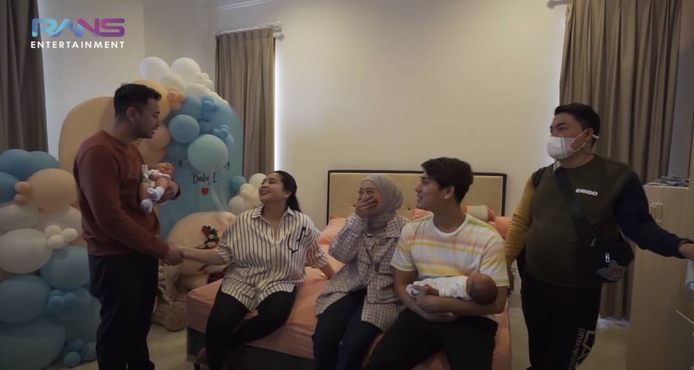 baby Rayyanza main ke rumah baby Leslar (youtube.com/ransentertainment)